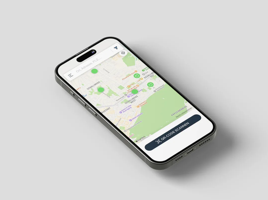 Prikaz MOON aplikacije za upravljanje polnjenja na zaslonu pametnega telefona.