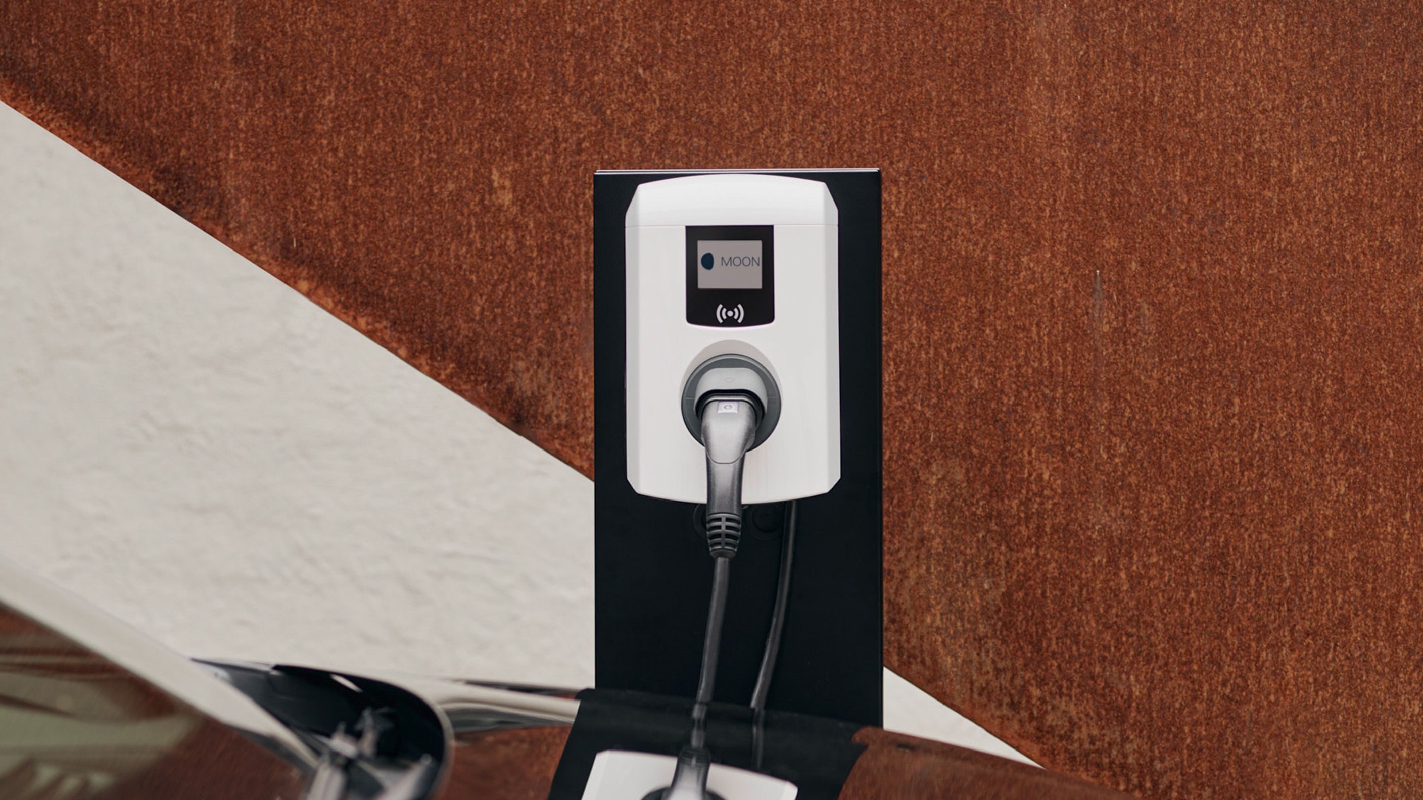 Wallbox behind a car