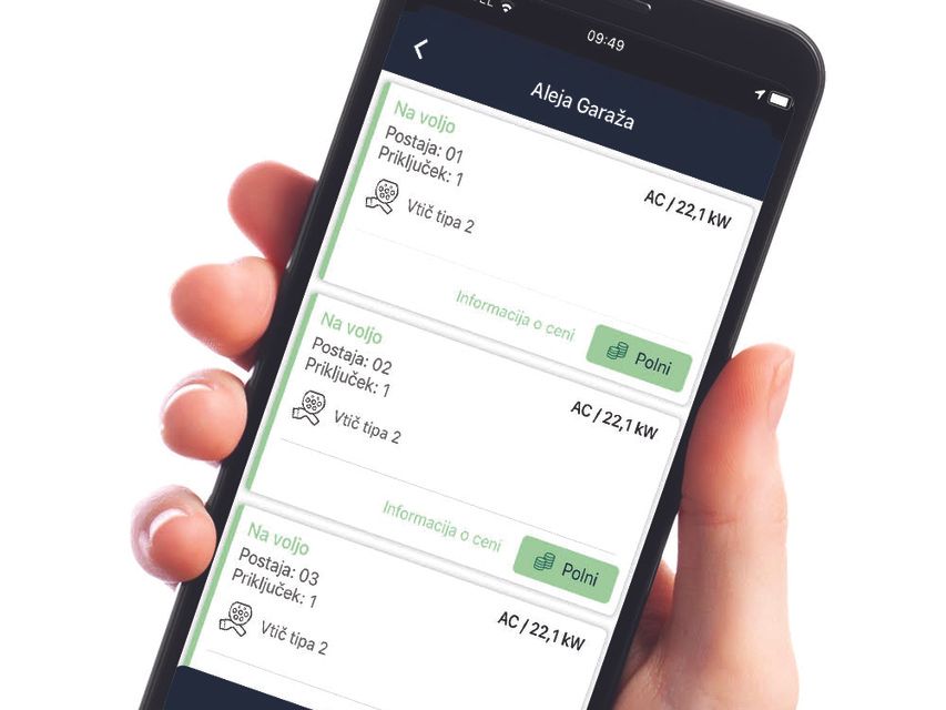 MOON aplikacija za nadzor polnjenja prikazana na zaslonu pametnega telefona.