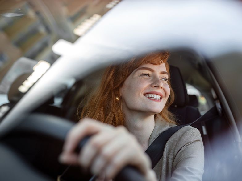 Ženska v avtu